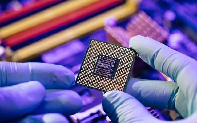 核心板和底板：差異與協(xié)同